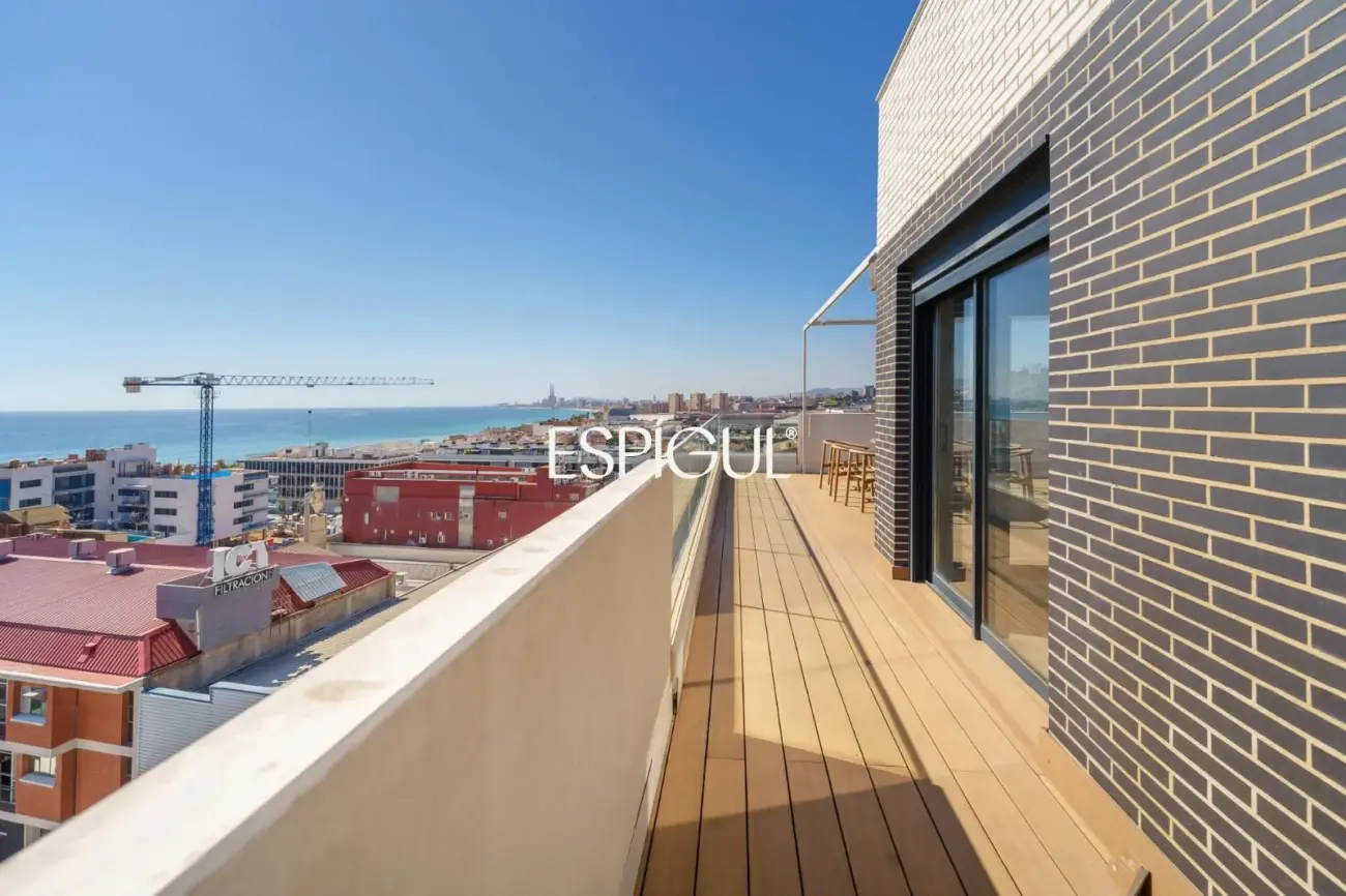 Exclusivo ático con espectaculares vistas al mar y a Barcelona, a 200m de la playa en Montgat