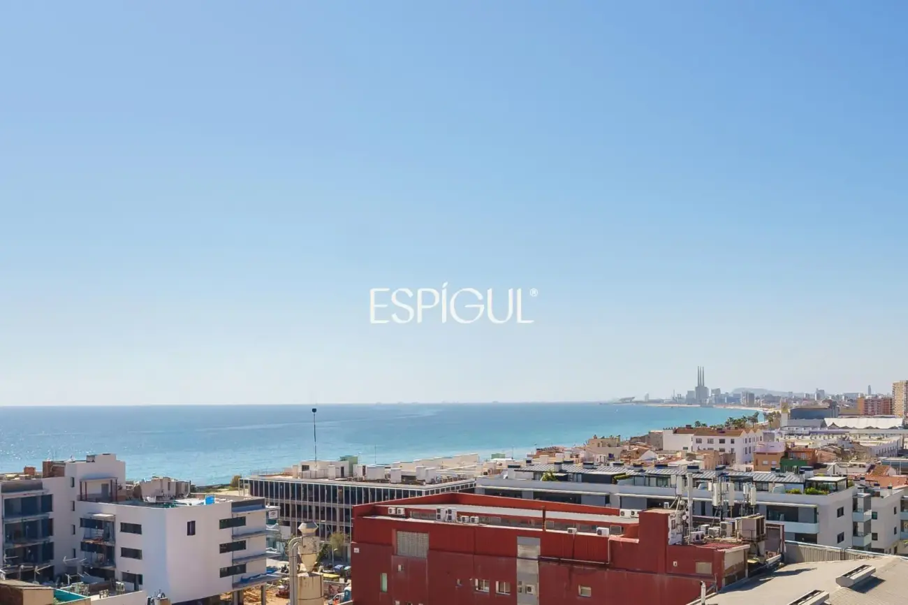 Exclusivo ático con espectaculares vistas al mar y a Barcelona, a 200m de la playa en Montgat