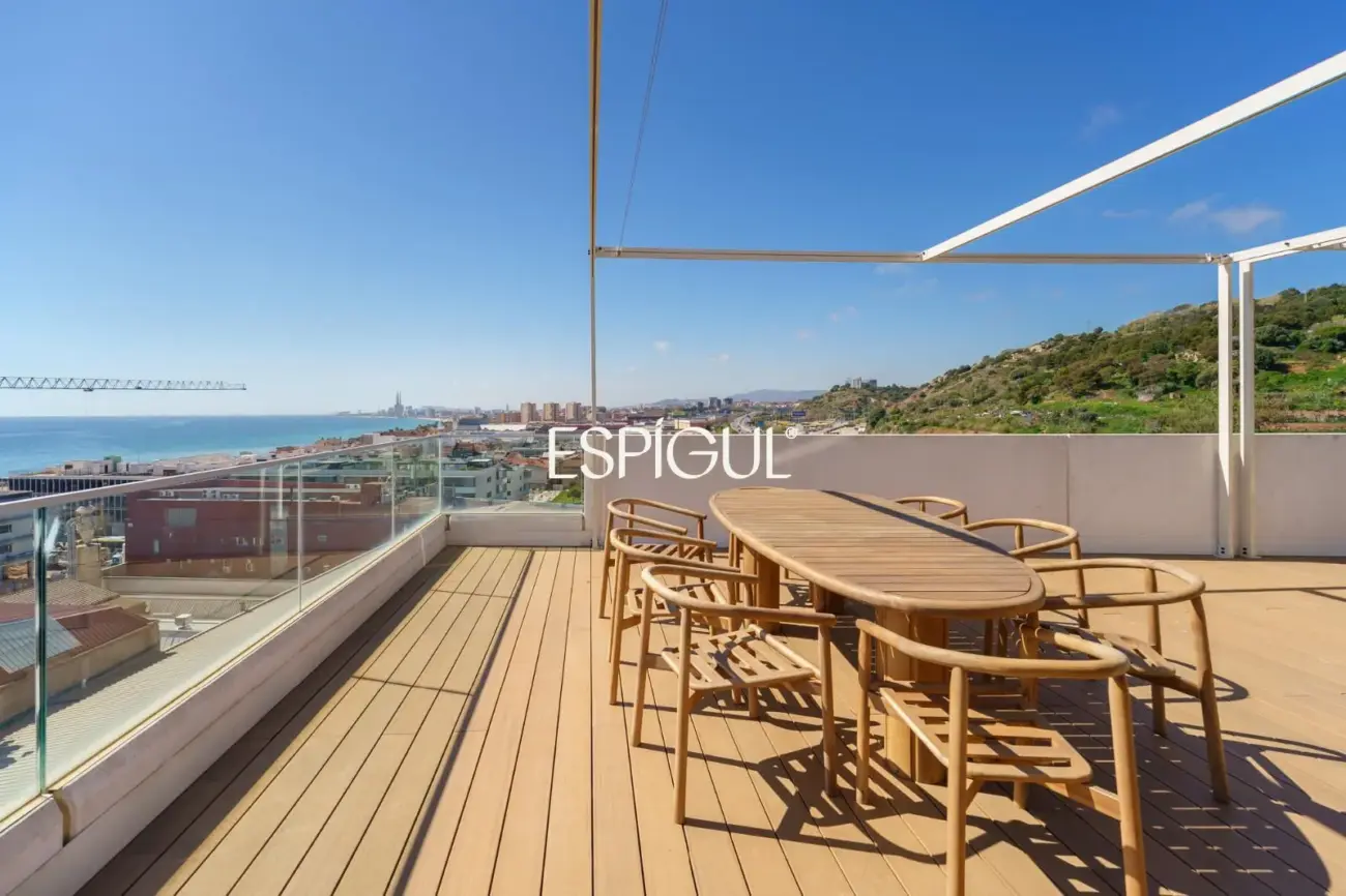 Exclusivo ático con espectaculares vistas al mar y a Barcelona, a 200m de la playa en Montgat