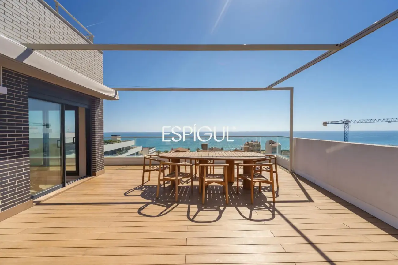 Exclusivo ático con espectaculares vistas al mar y a Barcelona, a 200m de la playa en Montgat