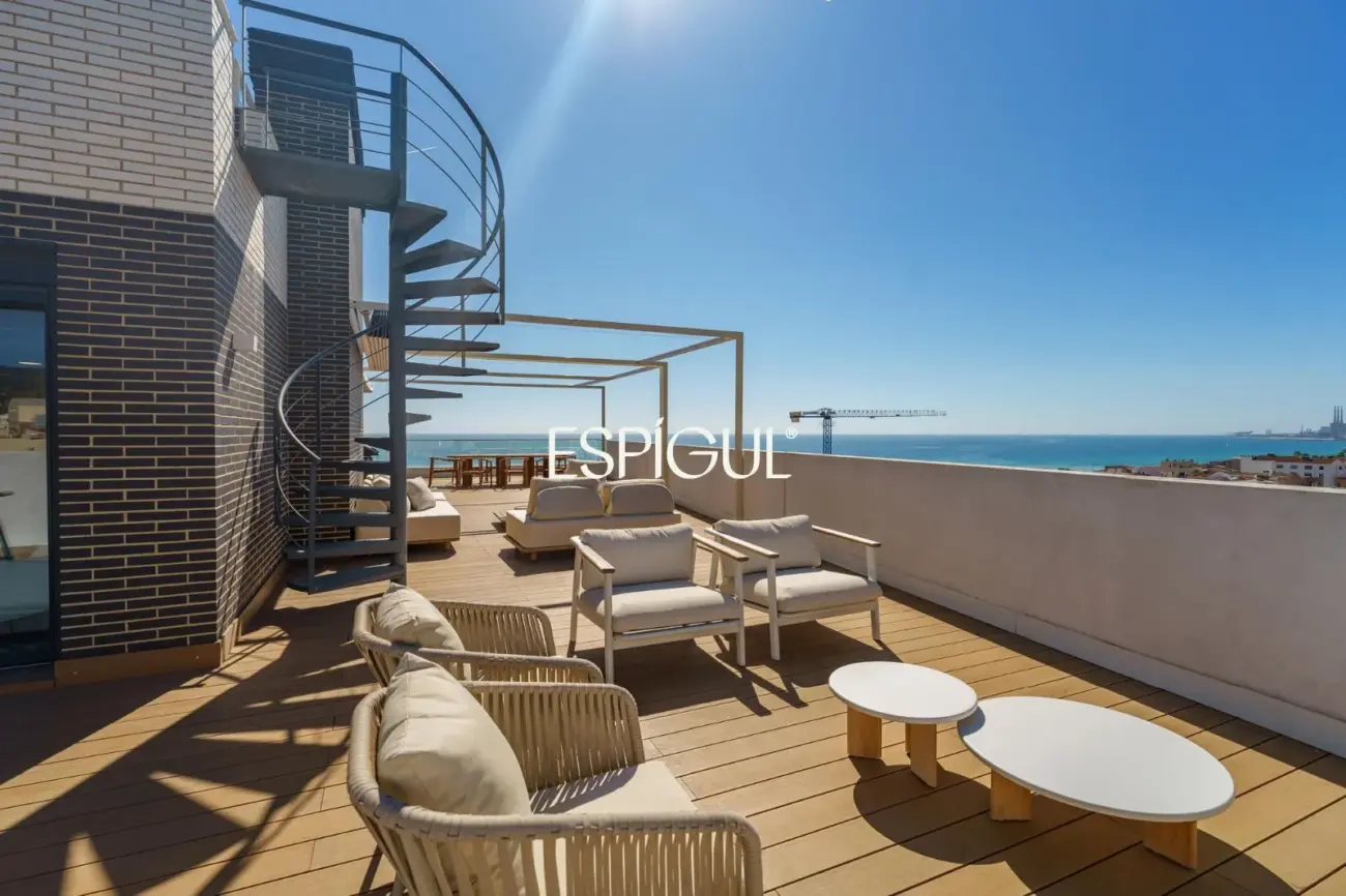 Exclusivo ático con espectaculares vistas al mar y a Barcelona, a 200m de la playa en Montgat