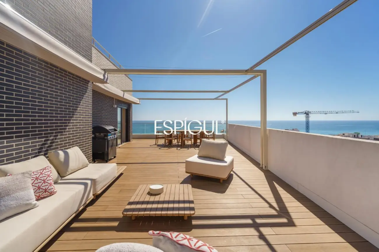 Exclusivo ático con espectaculares vistas al mar y a Barcelona, a 200m de la playa en Montgat