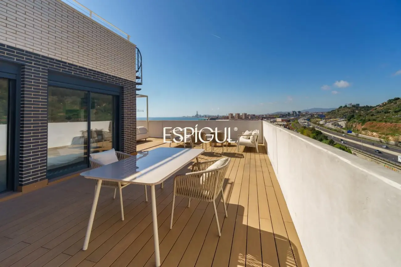 Exclusivo ático con espectaculares vistas al mar y a Barcelona, a 200m de la playa en Montgat