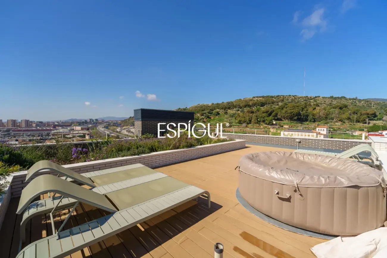 Exclusivo ático con espectaculares vistas al mar y a Barcelona, a 200m de la playa en Montgat