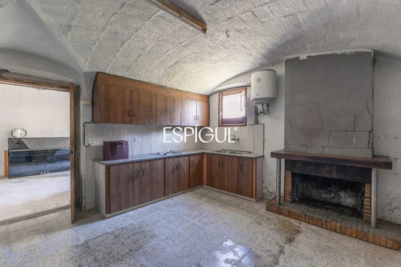 Masia en Sant Gregori con 1 hectárea de terreno