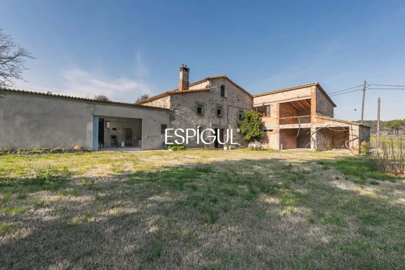 Masia en Sant Gregori con 1 hectárea de terreno