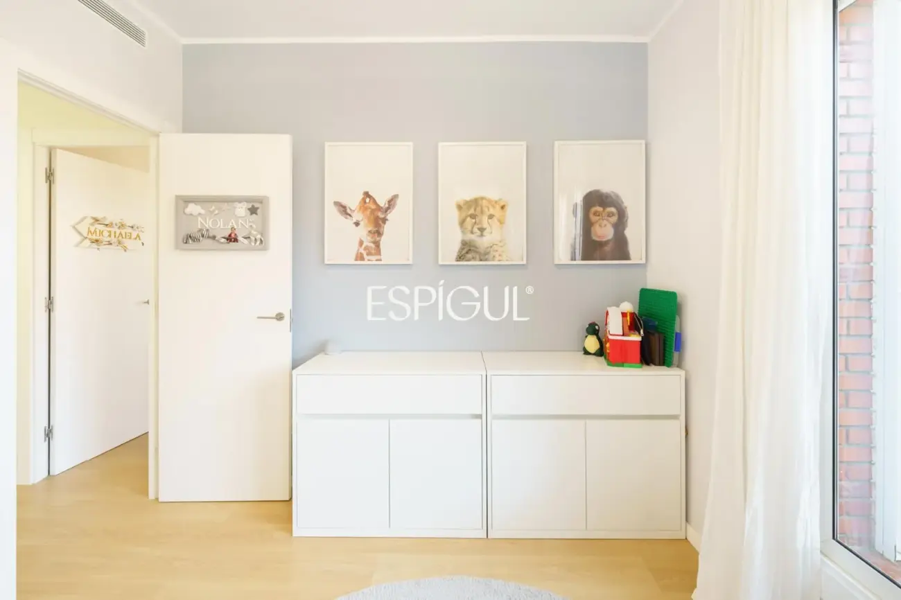 Piso con magnífica terraza a tres vientos totalmente reformado en l’Eixample.