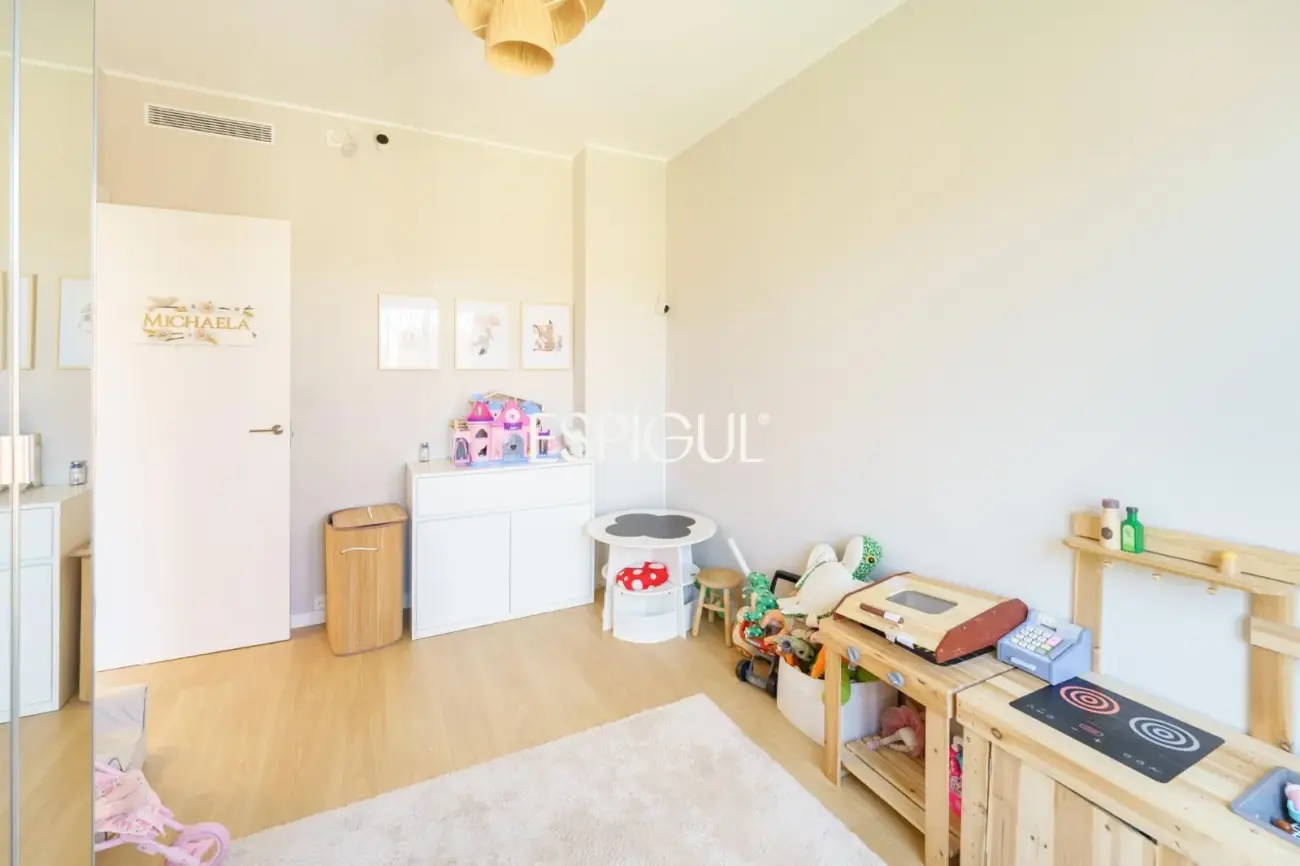 Piso con magnífica terraza a tres vientos totalmente reformado en l’Eixample.