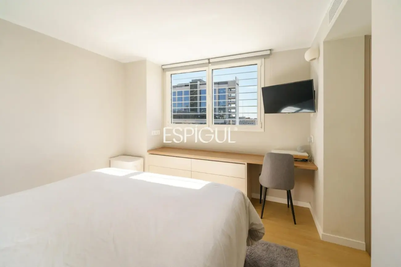 Piso con magnífica terraza a tres vientos totalmente reformado en l’Eixample.