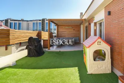 Piso con magnífica terraza a tres vientos totalmente reformado en l’Eixample.