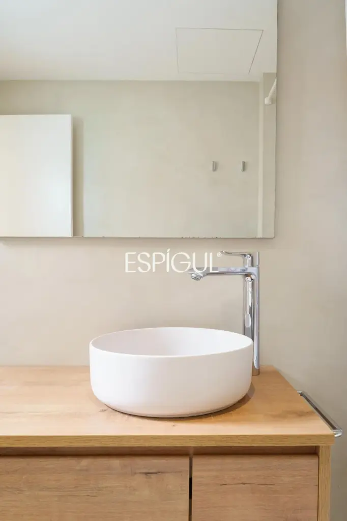 Piso con magnífica terraza a tres vientos totalmente reformado en l’Eixample.