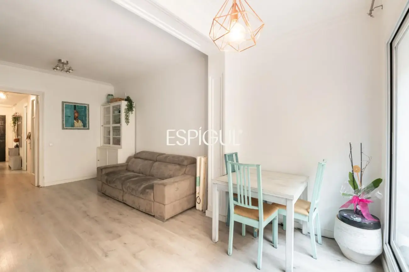 Piso con magnífica terraza el L’Esquerra de l’Eixample