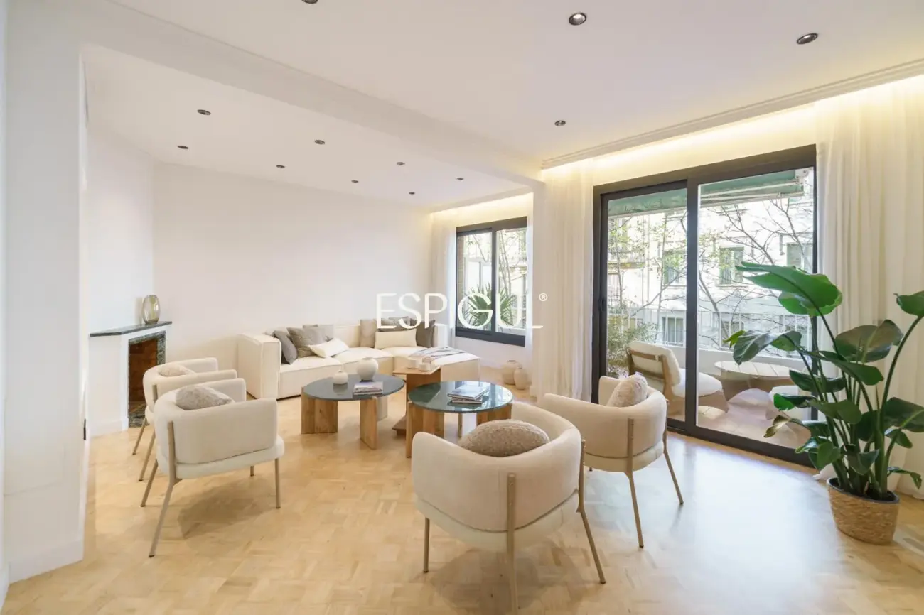 Piso totalmente reformado en venta en Enric Granados