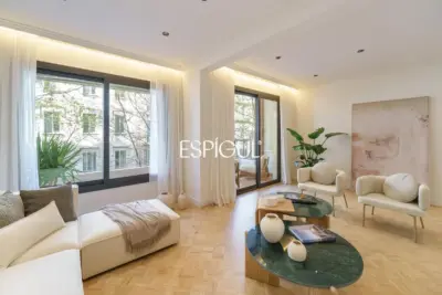 Piso totalmente reformado en venta en Enric Granados