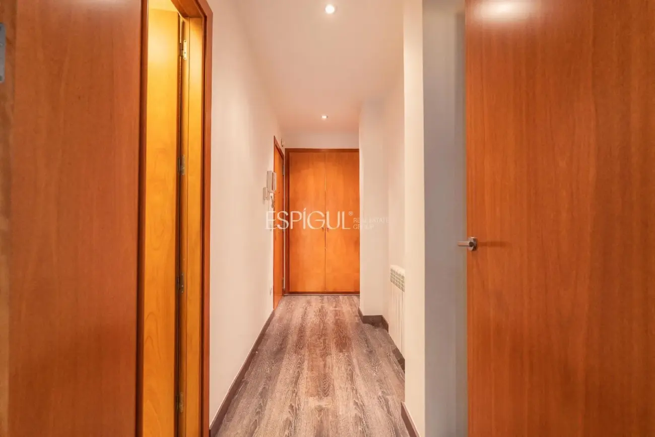 1-bedroom apartment in central Girona with a large terrace, ideal for investors