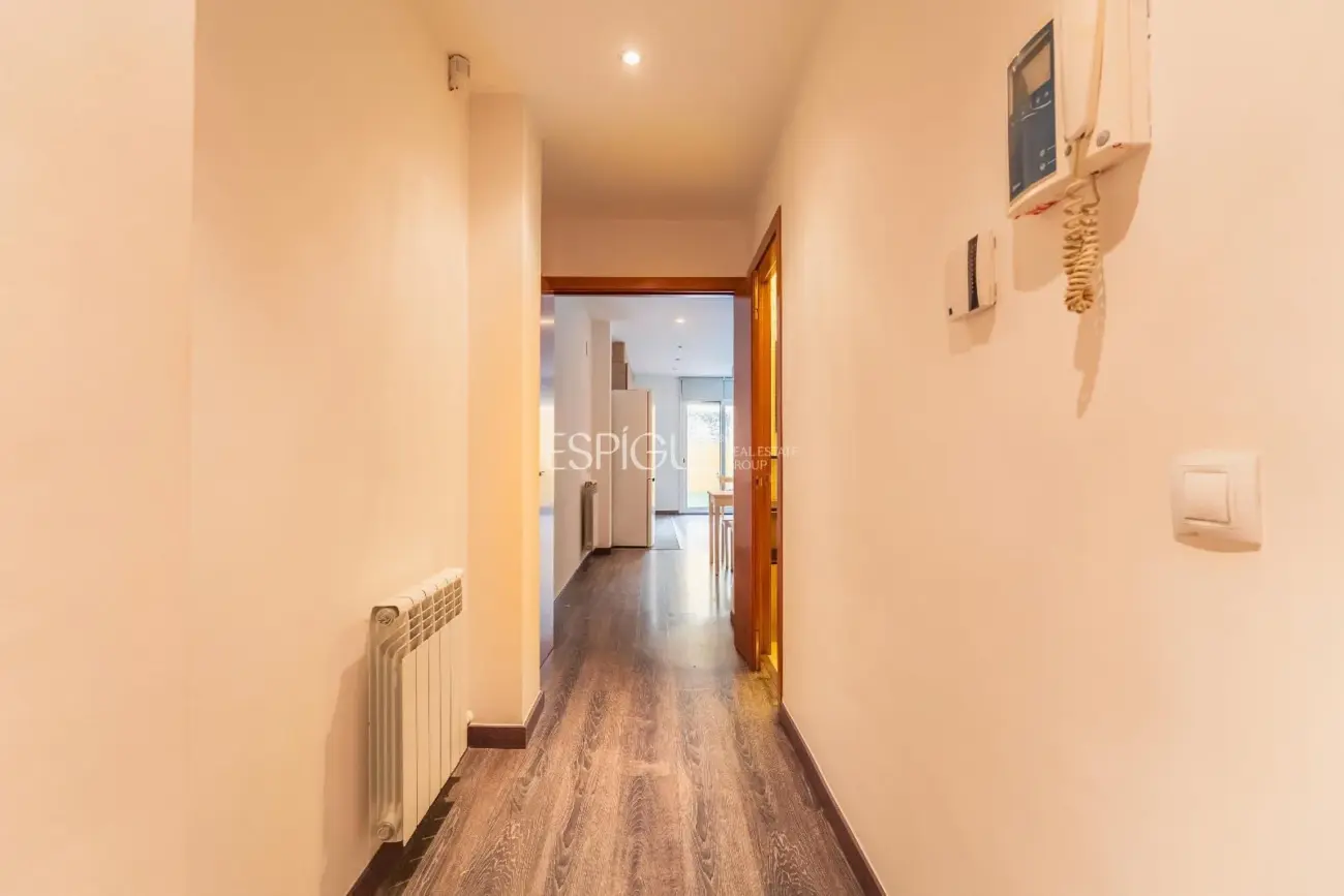 1-bedroom apartment in central Girona with a large terrace, ideal for investors