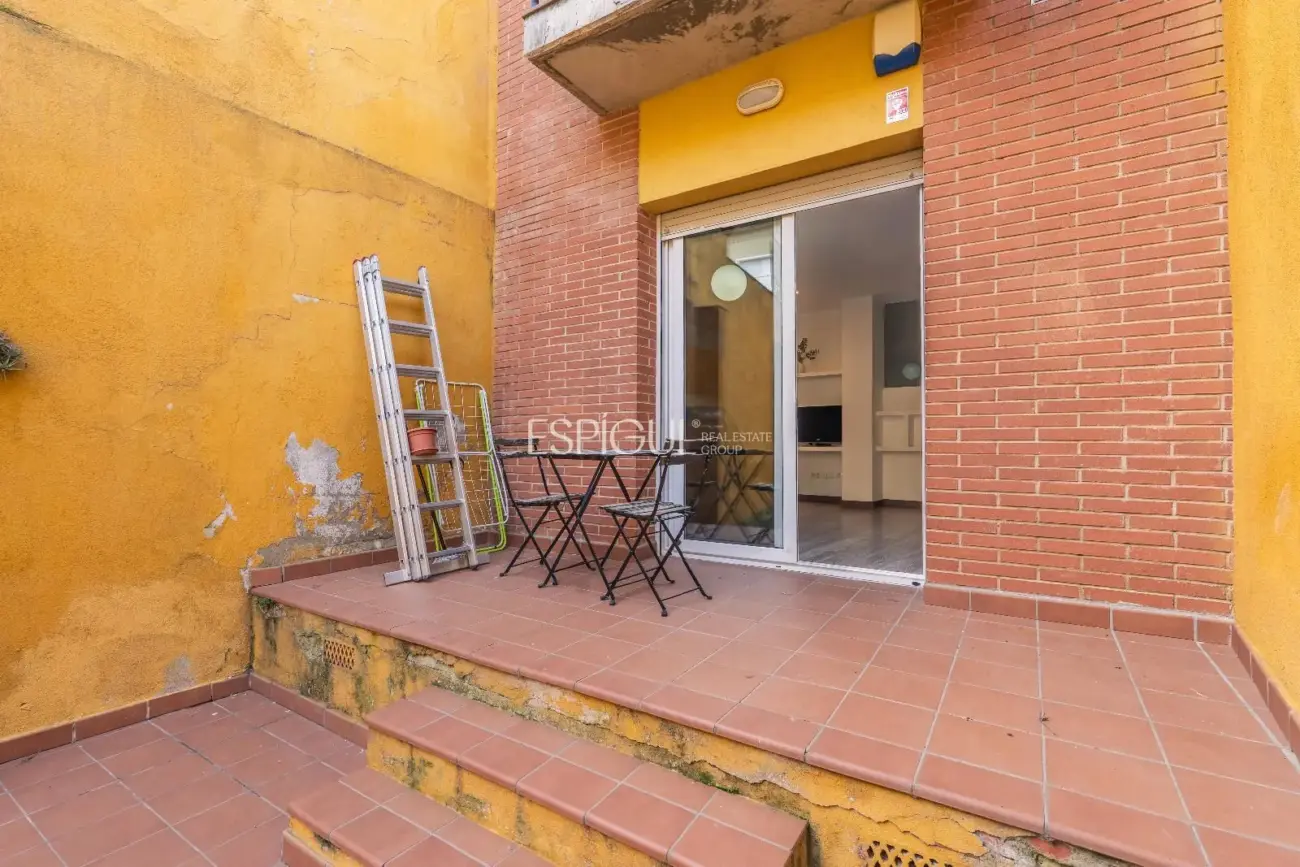 1-bedroom apartment in central Girona with a large terrace, ideal for investors
