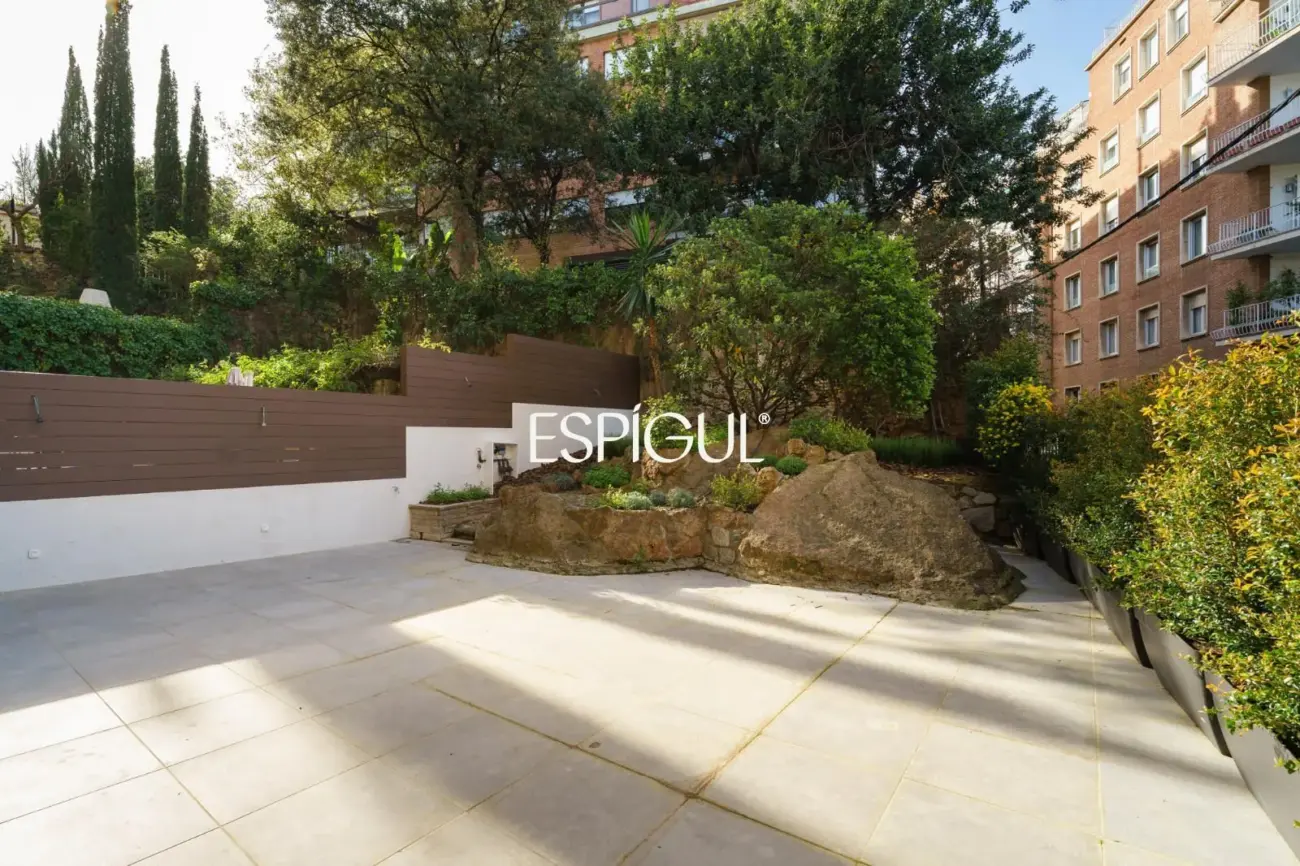 Piso en venta con terraza reformado en Calle de Ferran Valls i Taberner, Sant Gervasi-Galvany