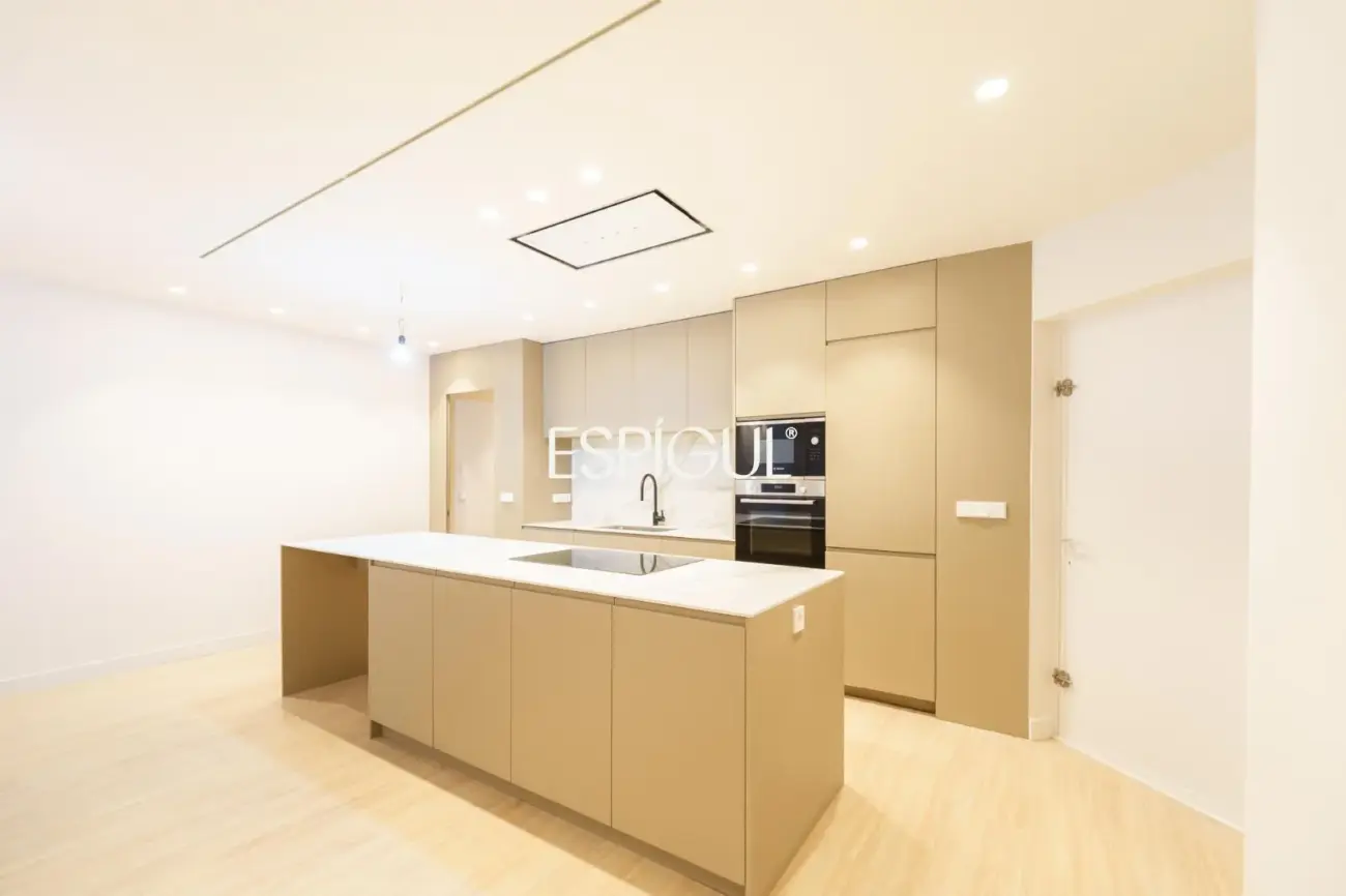 Piso en venta con terraza reformado en Calle de Ferran Valls i Taberner, Sant Gervasi-Galvany