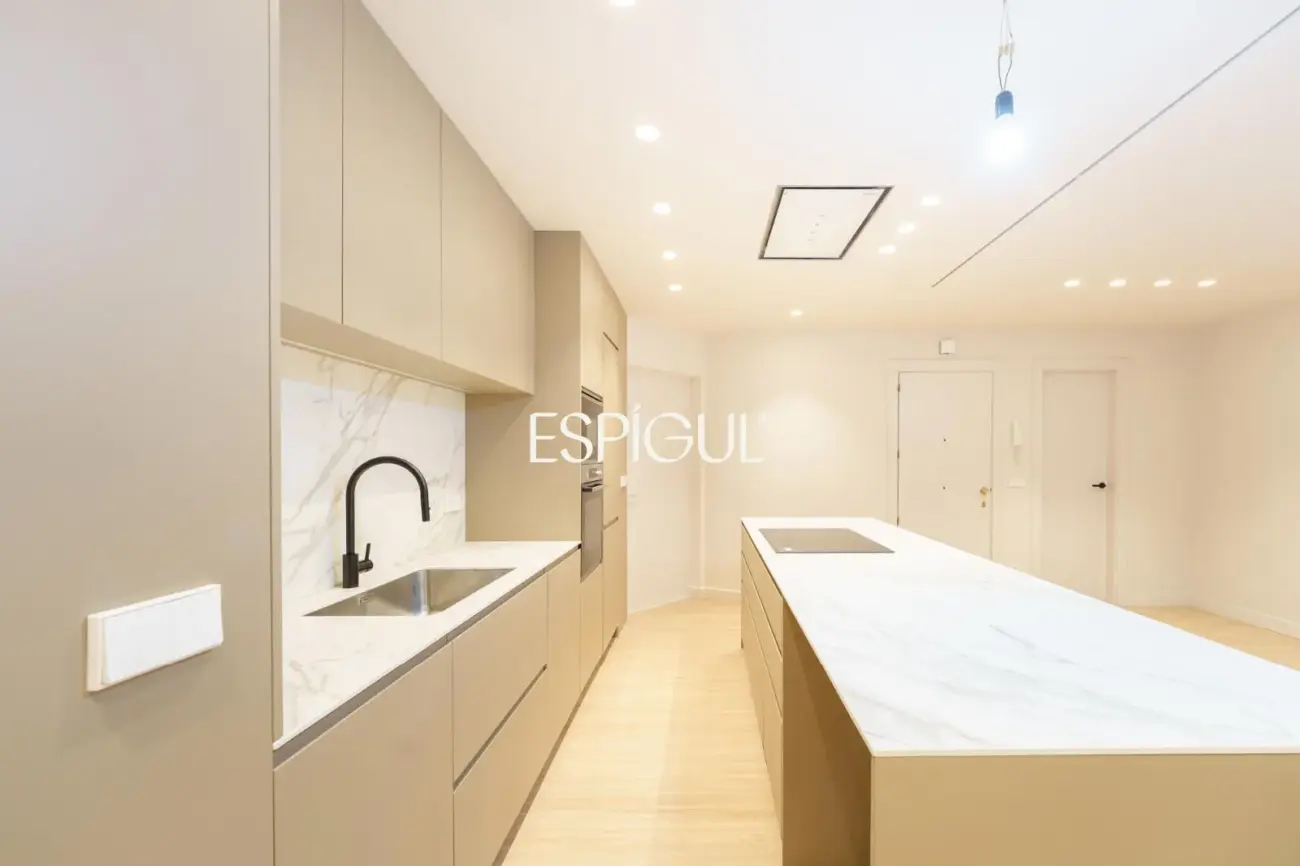 Piso en venta con terraza reformado en Calle de Ferran Valls i Taberner, Sant Gervasi-Galvany