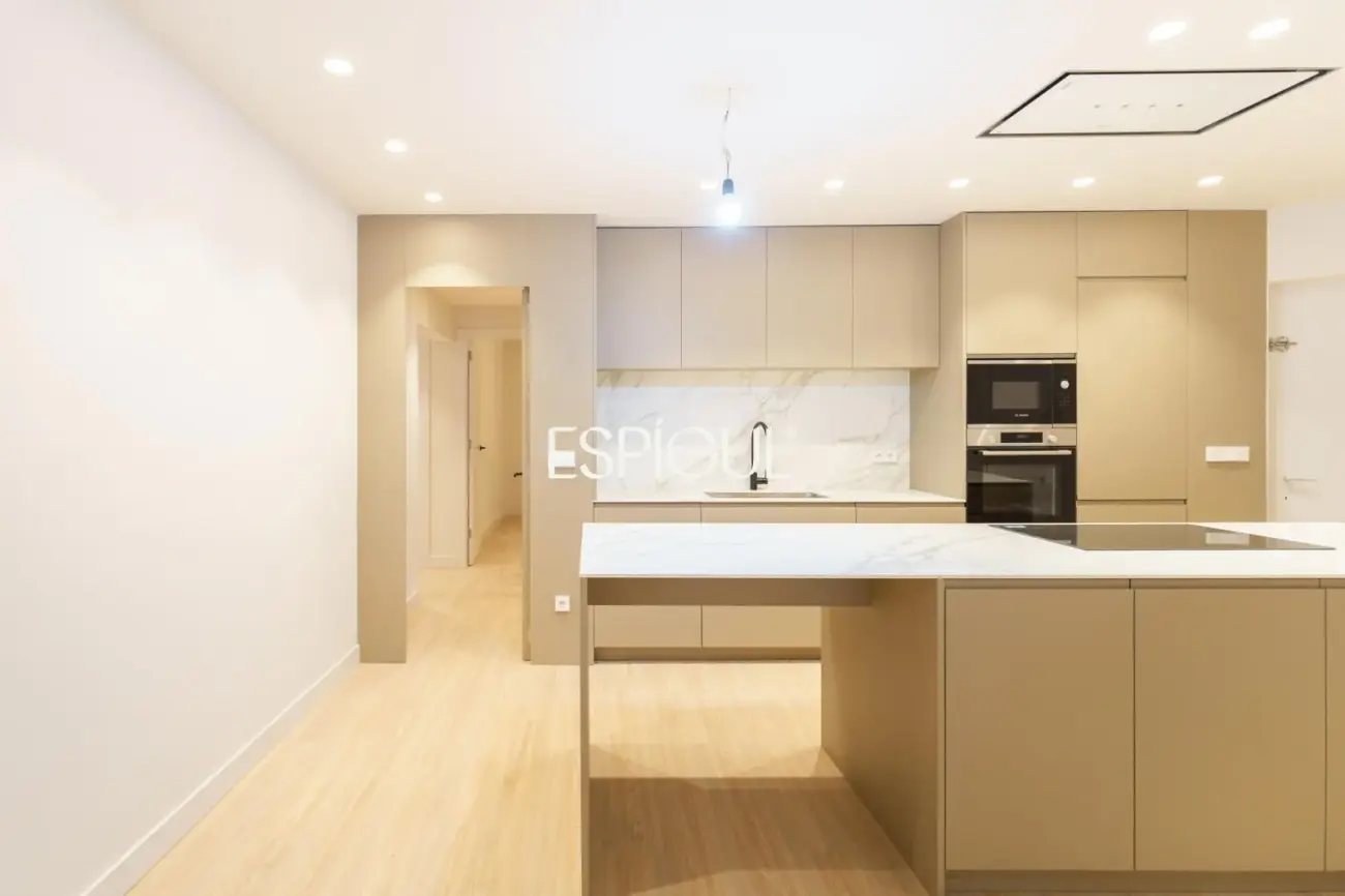 Piso en venta con terraza reformado en Calle de Ferran Valls i Taberner, Sant Gervasi-Galvany