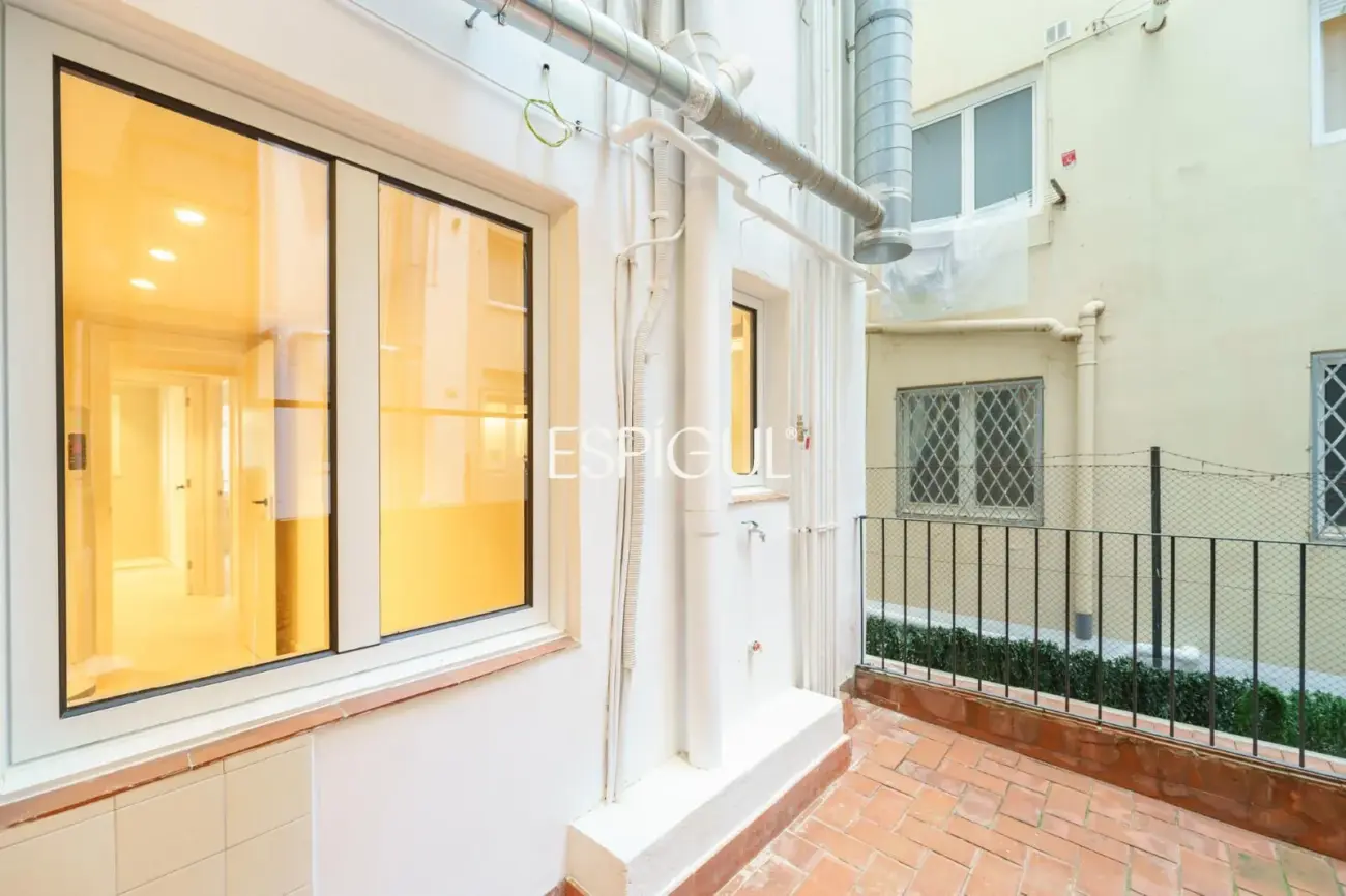 Piso en venta con terraza reformado en Calle de Ferran Valls i Taberner, Sant Gervasi-Galvany