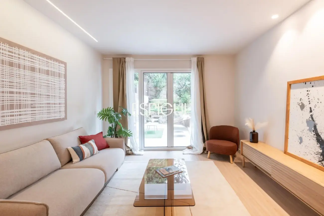 Renovated apartment for sale with terrace on Calle de Ferran Valls i Taberner, Sant Gervasi-Galvany