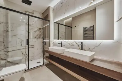 Exterior apartment for sale in Recoletos, Salamanca district.