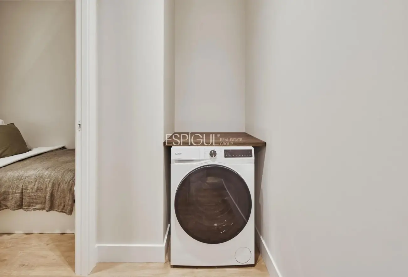 Exterior apartment for sale in Recoletos, Salamanca district.