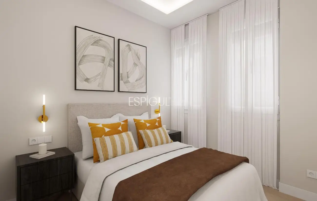 Exterior apartment for sale in Recoletos, Salamanca district.
