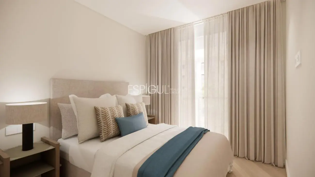 Exterior apartment for sale in Recoletos, Salamanca district.