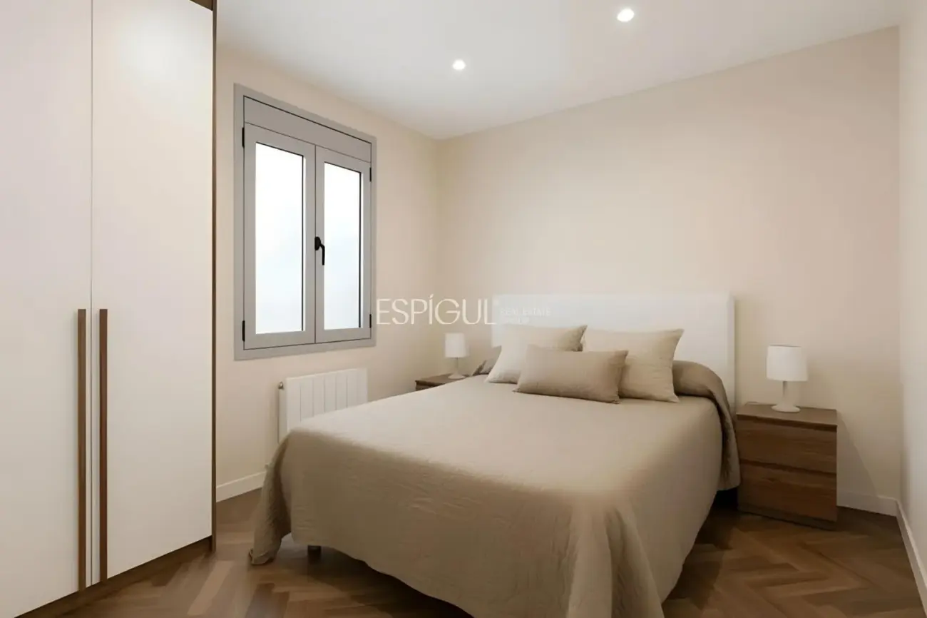 Exterior apartment for sale in Recoletos, Salamanca district.