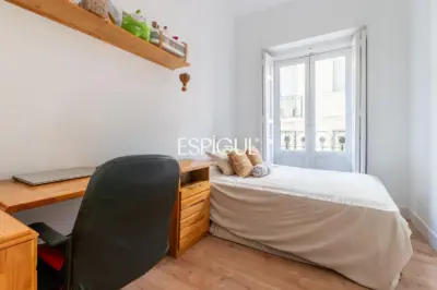 Bright apartment in the heart of Malasaña