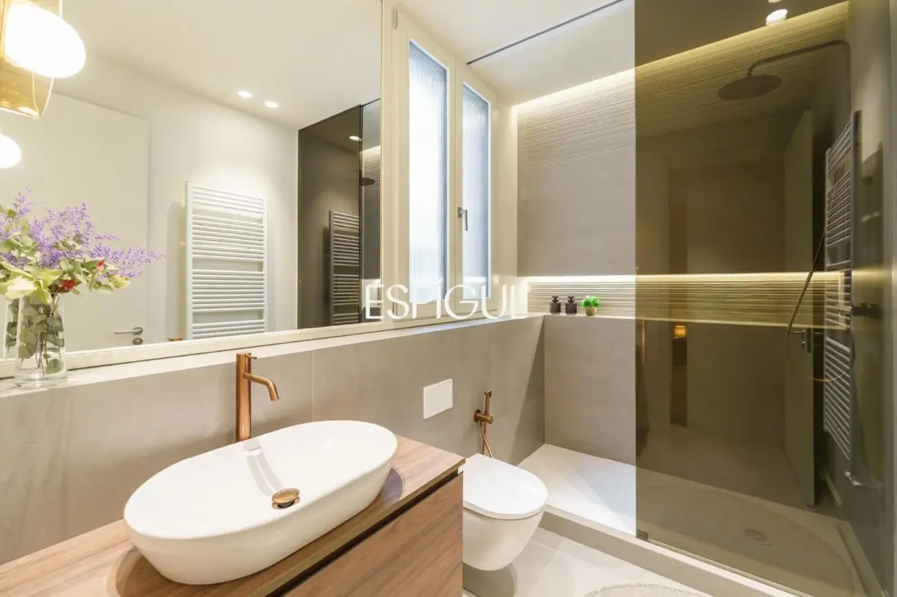 Piso reformado con carácter en la Dreta de l’Eixample junto a Paseo de Gràcia