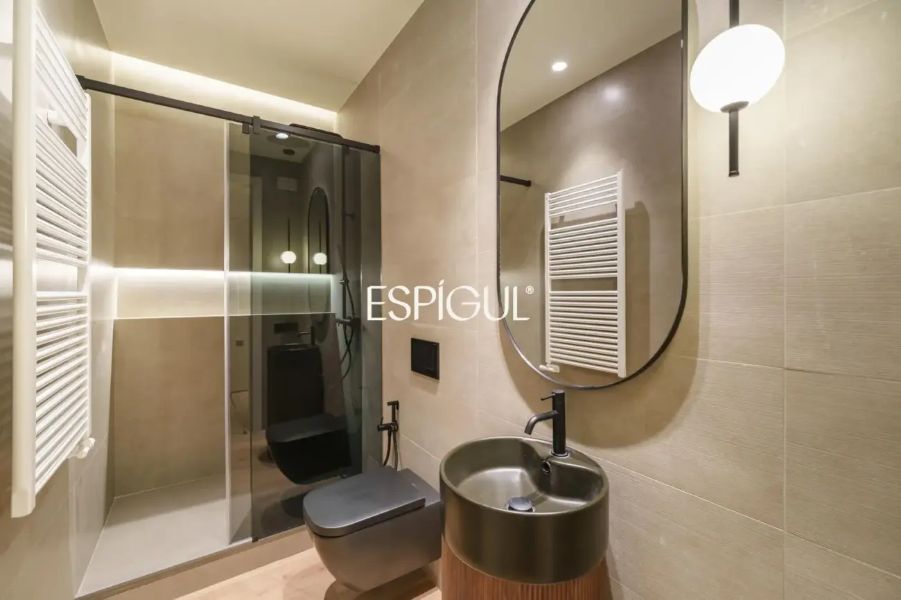 Piso reformado con carácter en la Dreta de l’Eixample junto a Paseo de Gràcia