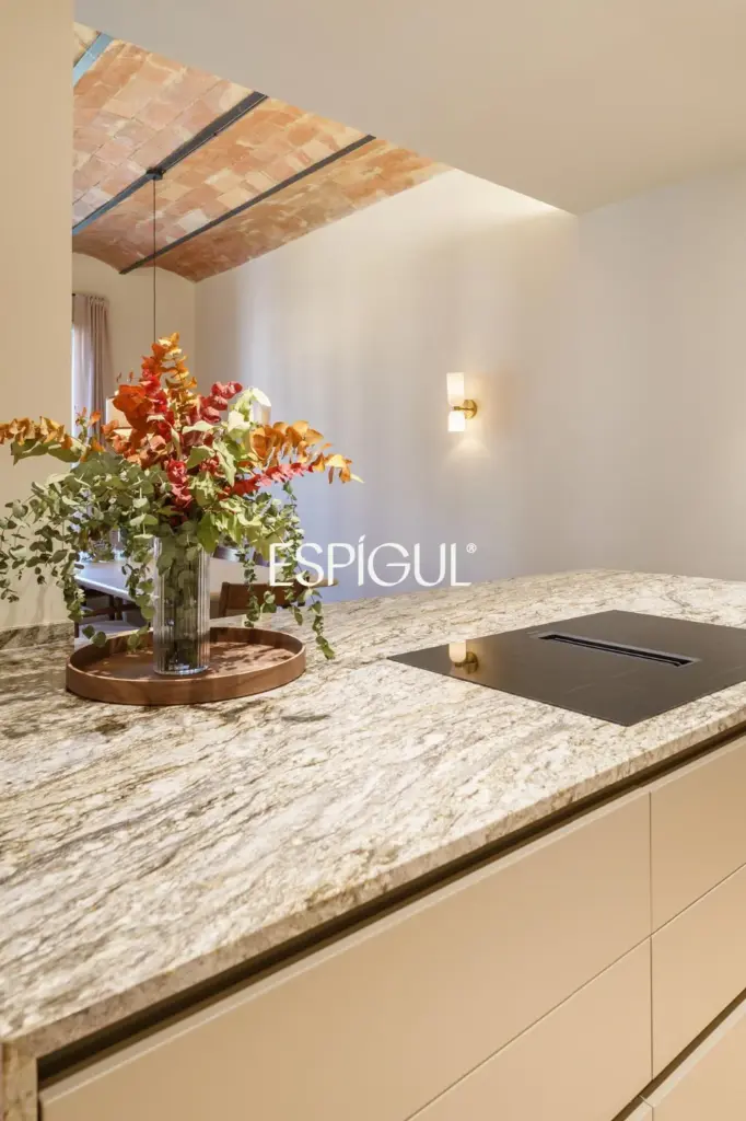 Piso reformado con carácter en la Dreta de l’Eixample junto a Paseo de Gràcia