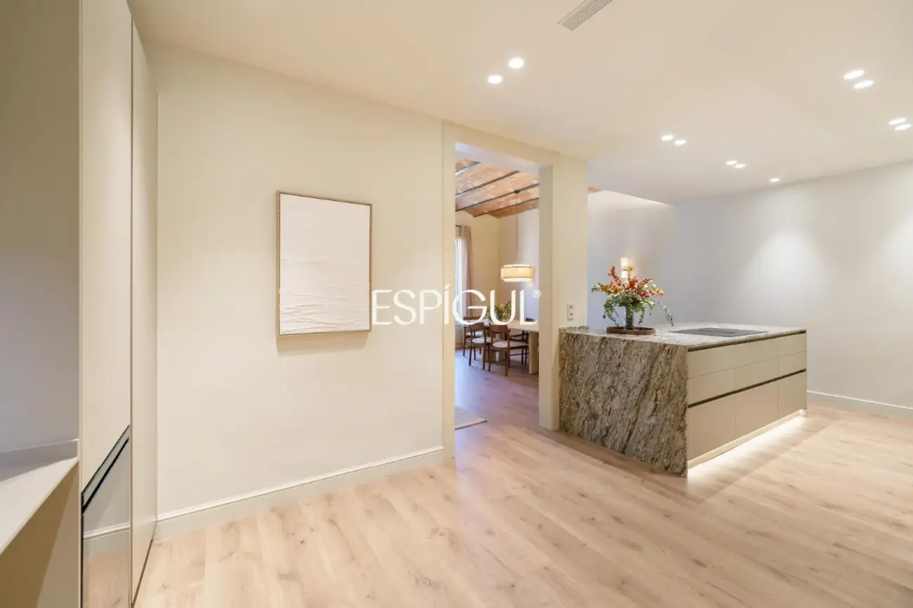 Piso reformado con carácter en la Dreta de l’Eixample junto a Paseo de Gràcia