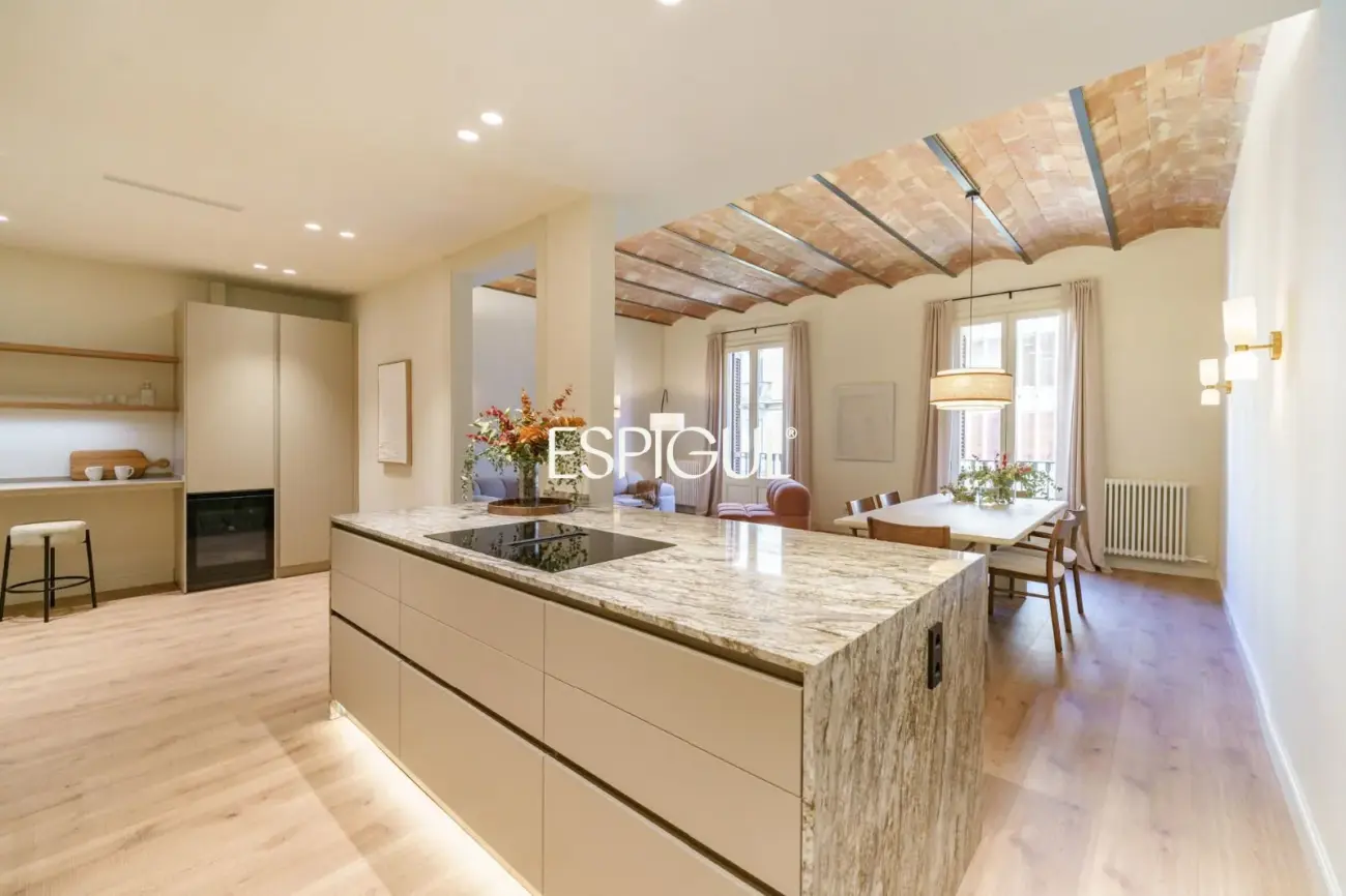 Piso reformado con carácter en la Dreta de l’Eixample junto a Paseo de Gràcia