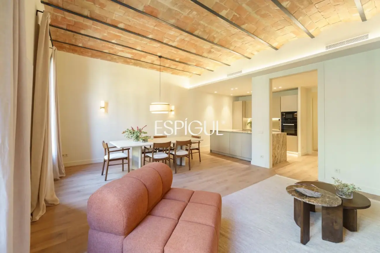 Piso reformado con carácter en la Dreta de l’Eixample junto a Paseo de Gràcia