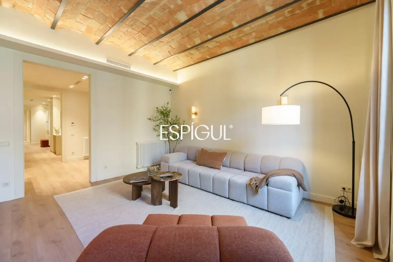 Piso reformado con carácter en la Dreta de l’Eixample junto a Paseo de Gràcia