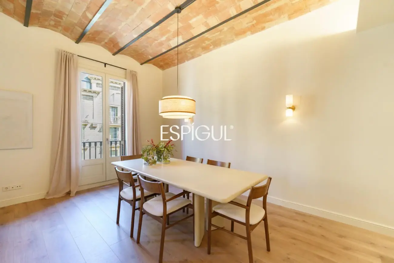 Piso reformado con carácter en la Dreta de l’Eixample junto a Paseo de Gràcia