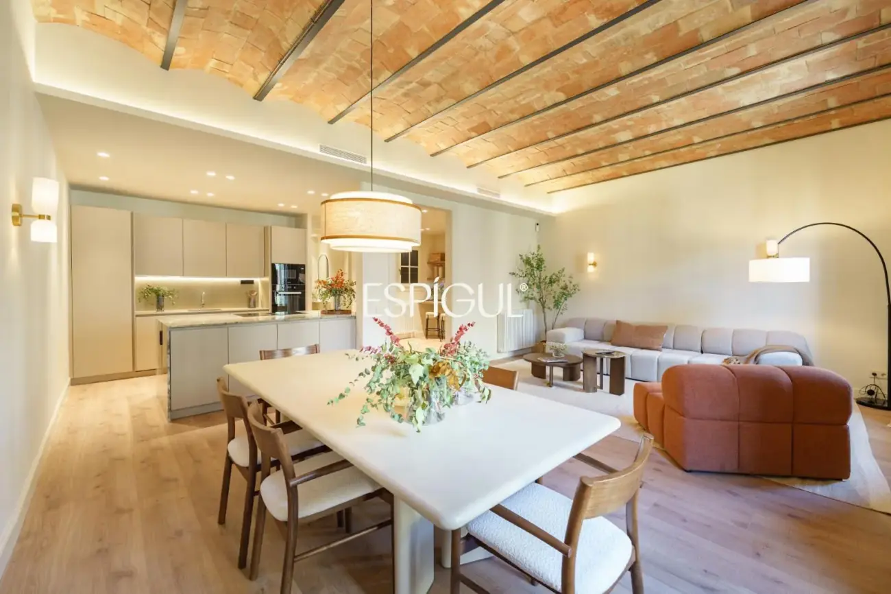 Piso reformado con carácter en la Dreta de l’Eixample junto a Paseo de Gràcia