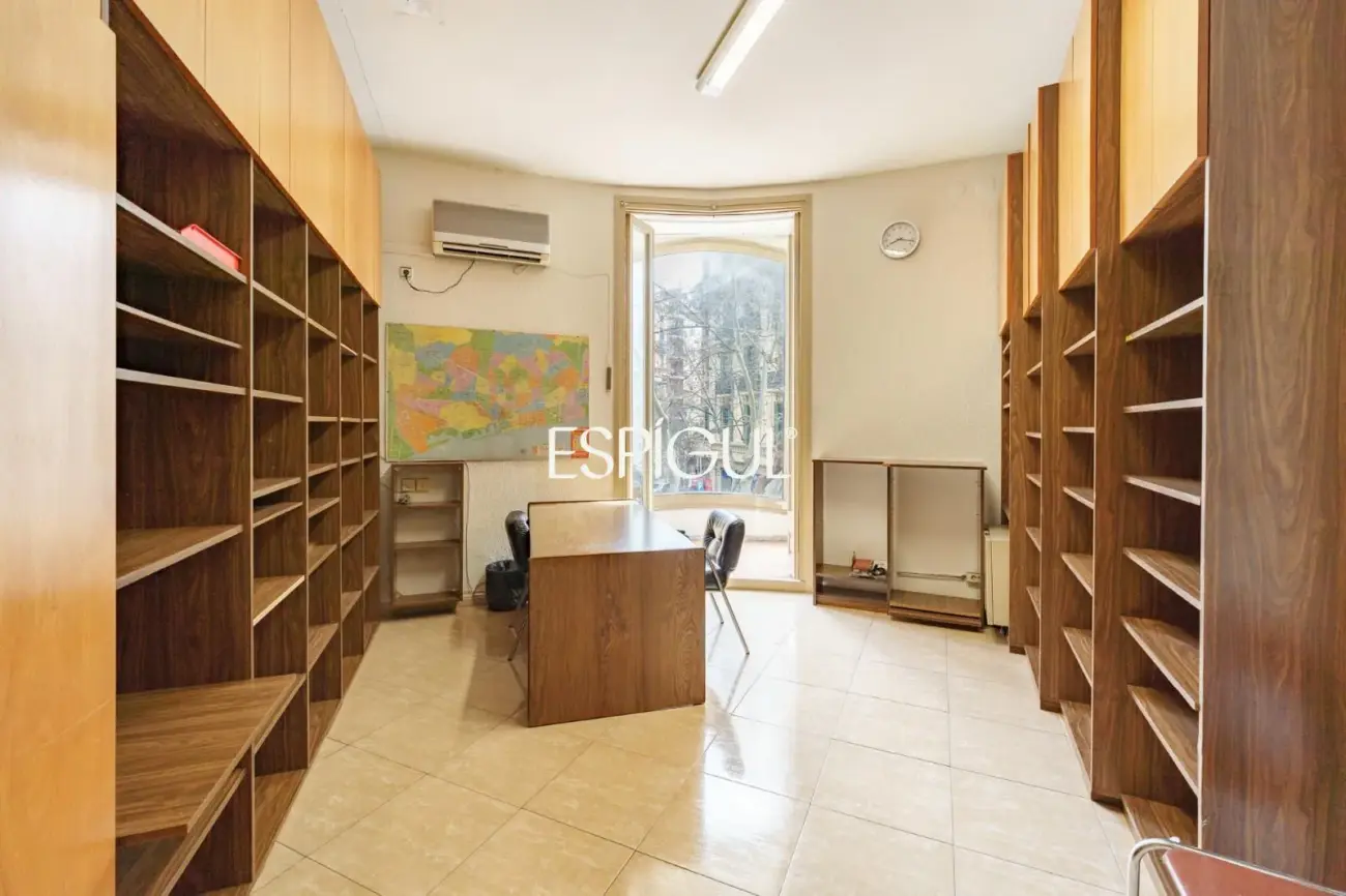 Pis únic a reformar en finca reial del Quadrat d’Or