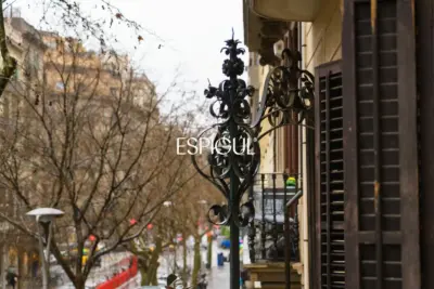 Pis únic a reformar en finca reial del Quadrat d’Or