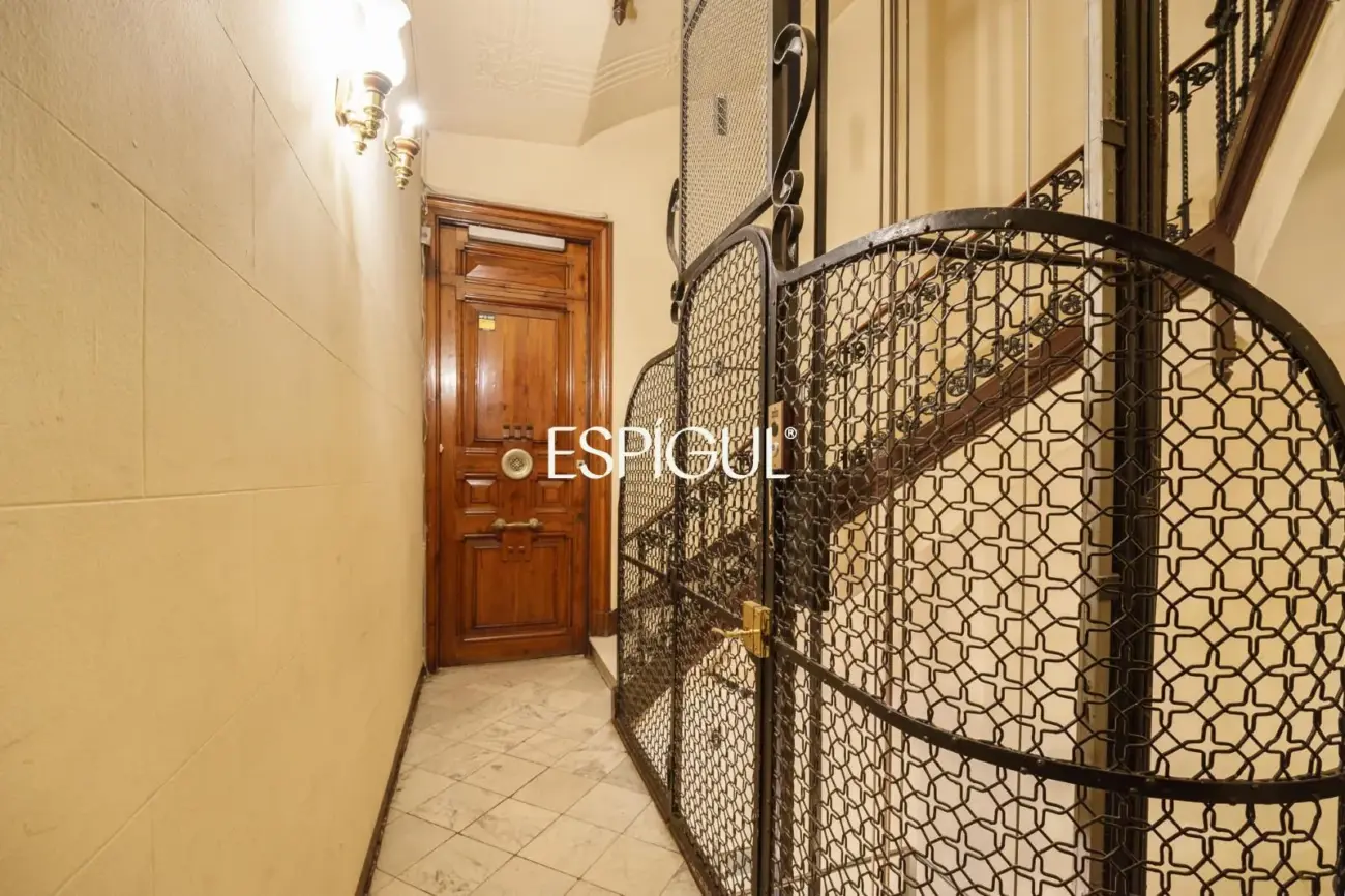 Pis únic a reformar en finca reial del Quadrat d’Or