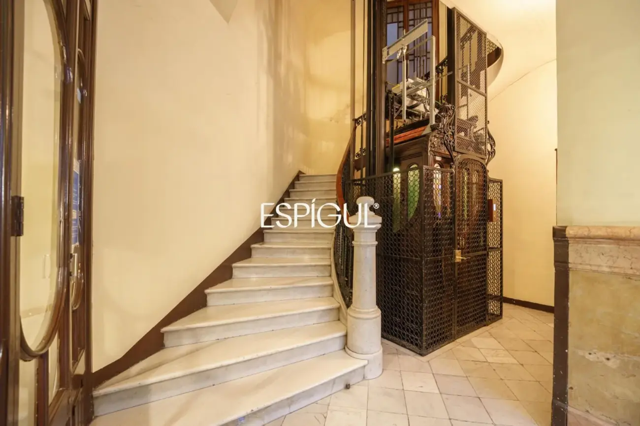 Pis únic a reformar en finca reial del Quadrat d’Or