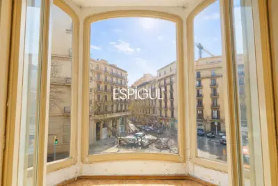 Pis únic a reformar en finca reial del Quadrat d’Or