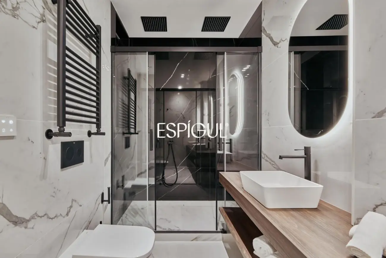 Precioso piso en Jerónimos recién reformado con terraza