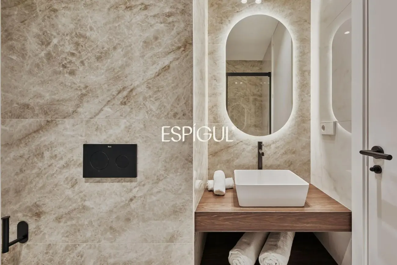 Precioso piso en Jerónimos recién reformado con terraza