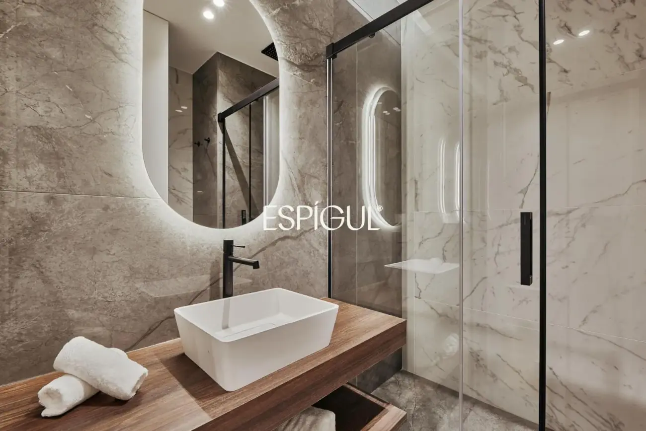 Precioso piso en Jerónimos recién reformado con terraza